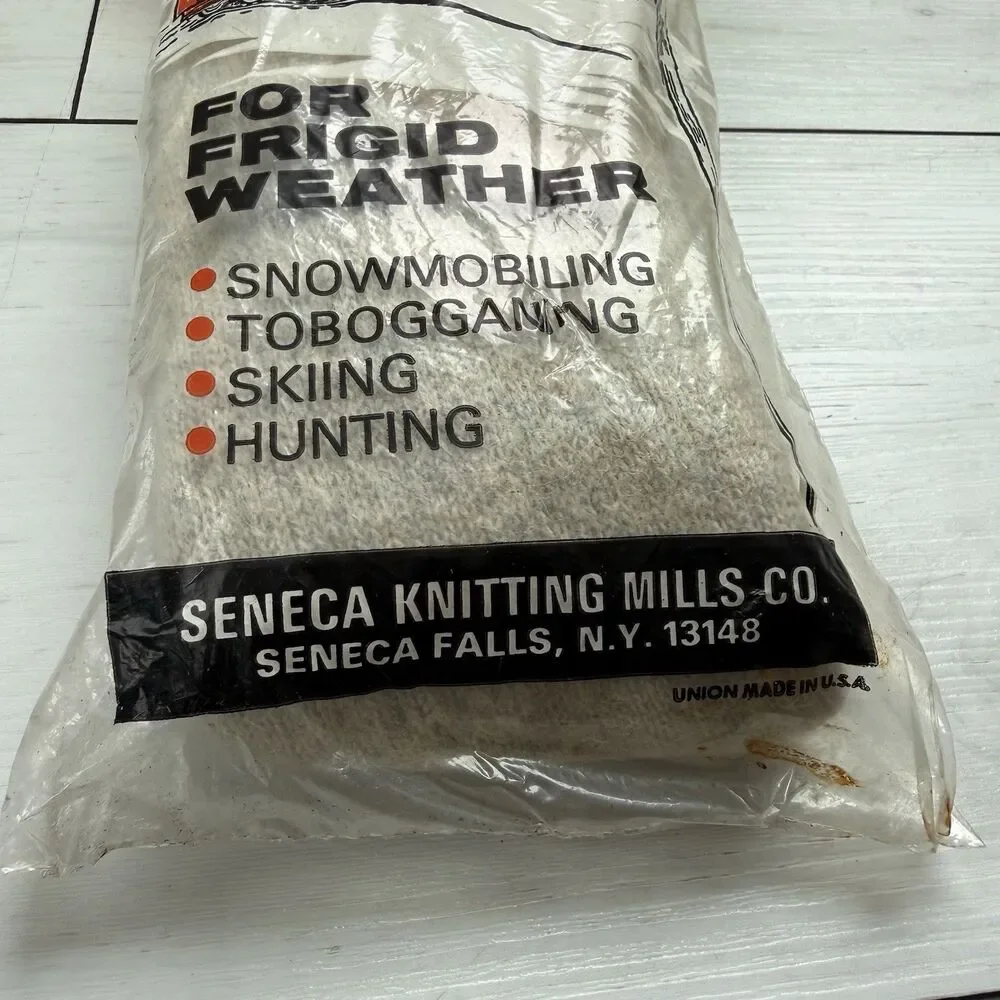 VTG New Sealed Seneca Red Jacket Blizzard Socks Mens Size 10-13 Gray Made In USA